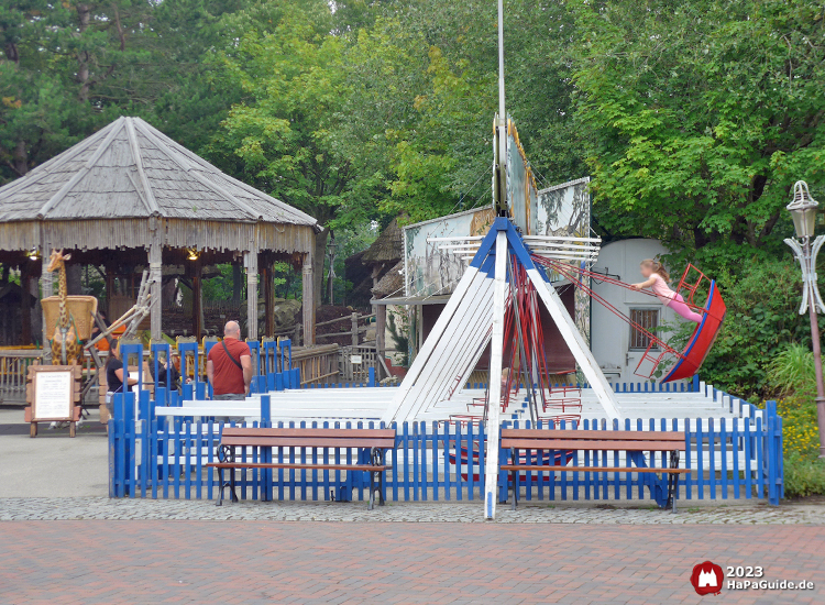 Alter Jahrmarkt - Kinderschiffschaukel