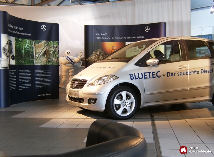 Die Mercedes A-Klasse wirbt für Bluetec