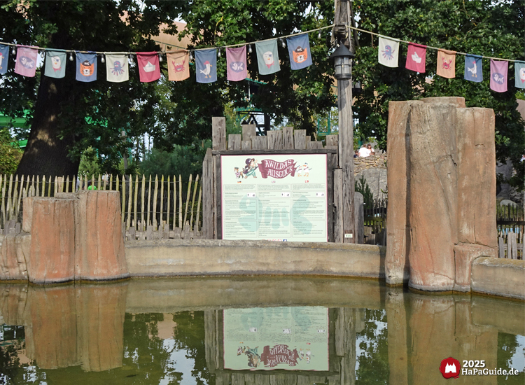Awildas Ausguck - Sicherheitstafel zum Ride hinter dem Wasserbecken