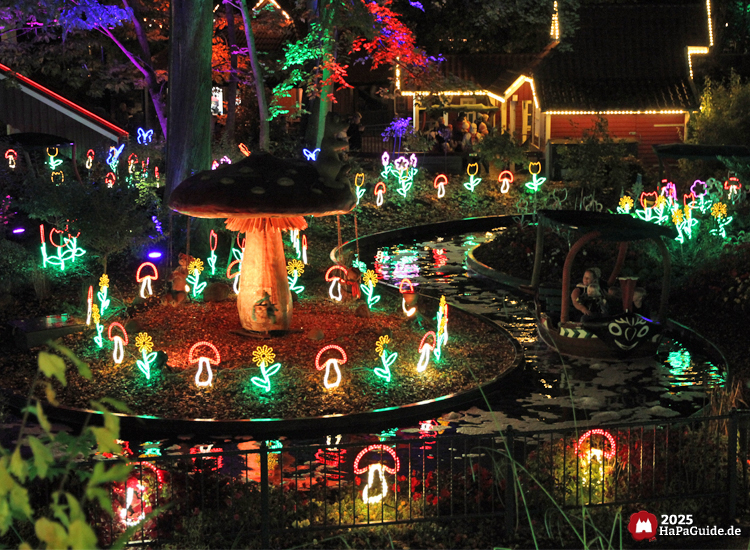 Blumenmeerbootsfahrt - Fahrt um einen Fliegenpilz mit leuchtenden, elektronischen Blumen