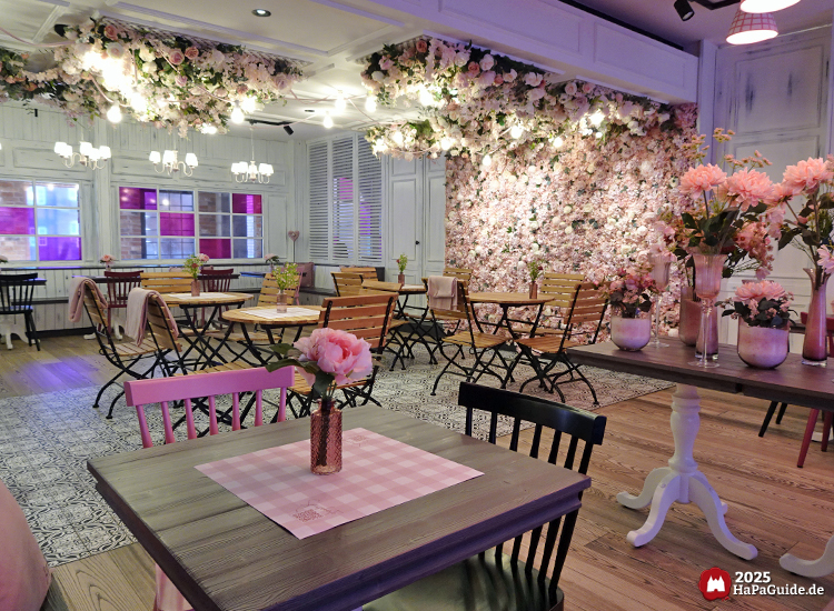 Café Rosa - Blick in den Midsommar Garten