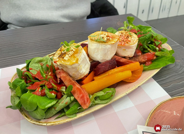 Café Rosa - Ziegenkäse auf Feldsalat und Roter Beete