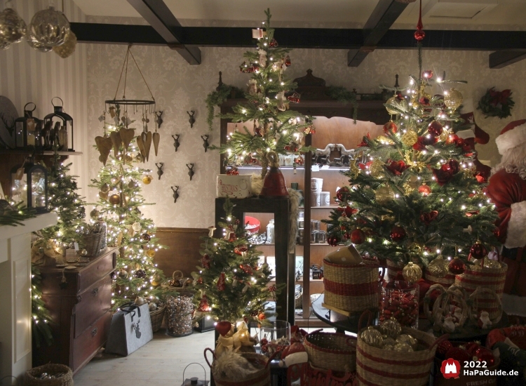 New Lübeck Christmas Shop - Beleuchtete Regale