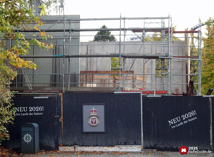 Cornwall Coaster - Das Stationsgebäude hinter einem Bauzaun