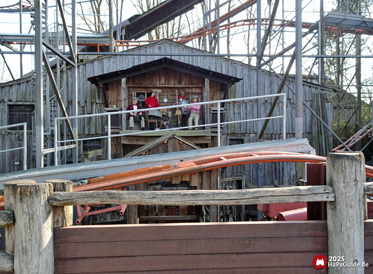 Crazy Mine - Minenband hinter Evakuierungsplattform