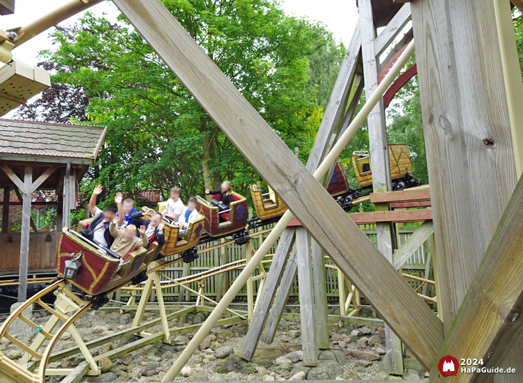 Der kleine Zar - Achterbahnzug in Helix