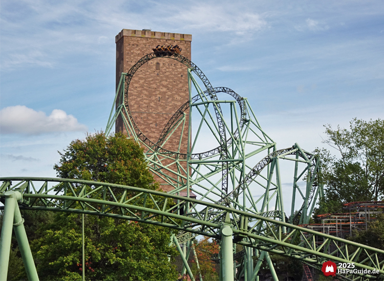 Der Schwur des Kärnan - Das Herzelement vor dem gewaltigen Kärnan-Turm