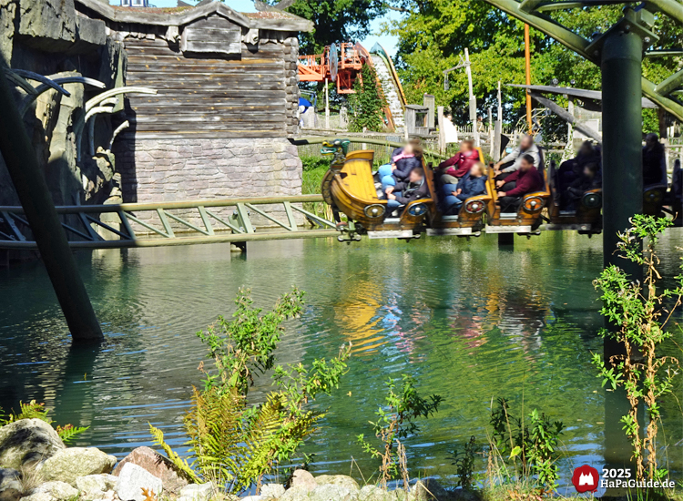 Die Schlange von Midgard - Fahrt dicht über dem See