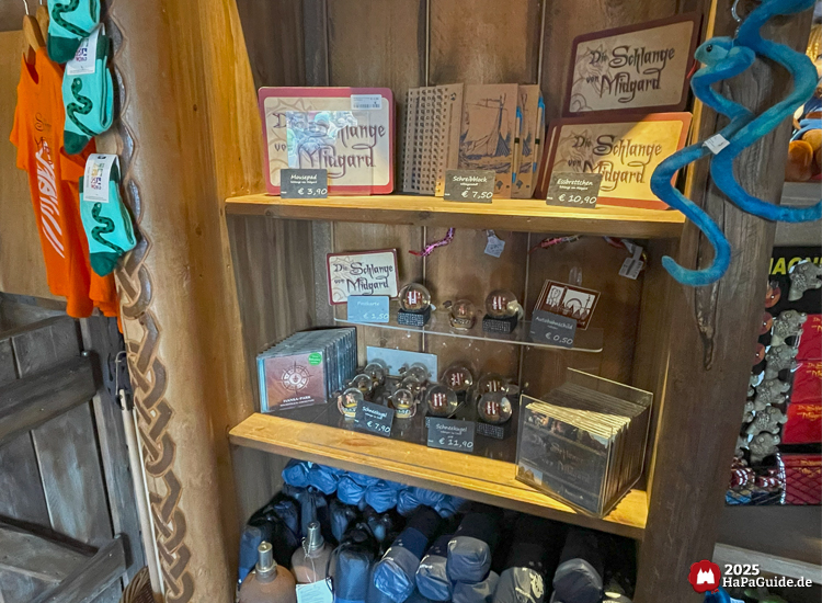 Einar Lei - Regal mit Souvenirs zum Ride