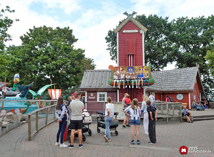 Elins Luftreise - Gesamtansicht mit wartenden Eltern