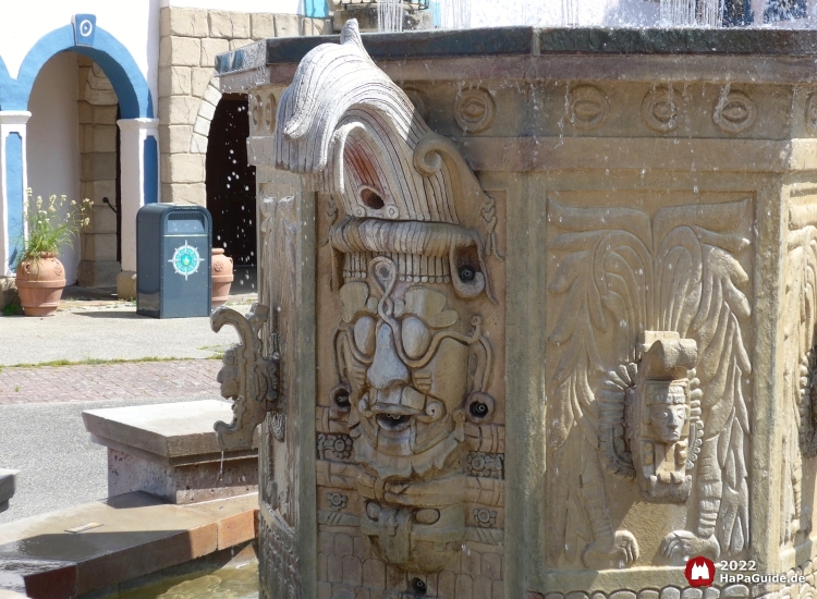 Aztekenbrunnen mit Gesicht