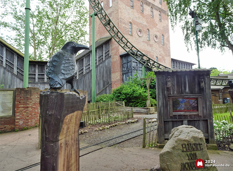 Flucht von Novgorod - Eingang mit Krähe, Stein und Monitor