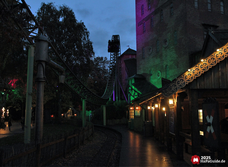 Flucht von Novgorod - First Drop beleuchtet bei Dunkelheit