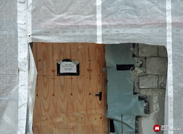 Großprojekt 202X - Schild Tür stets geschlossen halten
