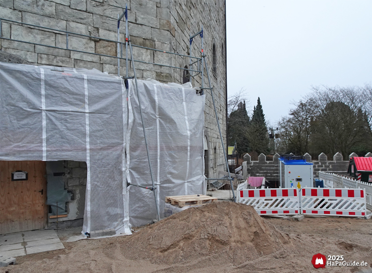 Großprojekt 202X - Blick auf die Baustelle im Hinterhof