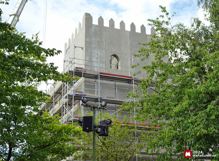 Großprojekt 202X - Eckturm mit Zinnen