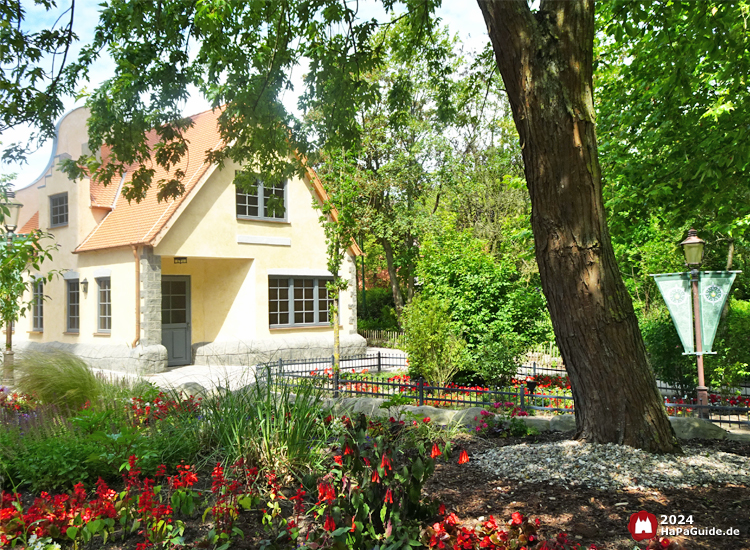 Hansa-Garten - Snack Point mit Blumenbeeten