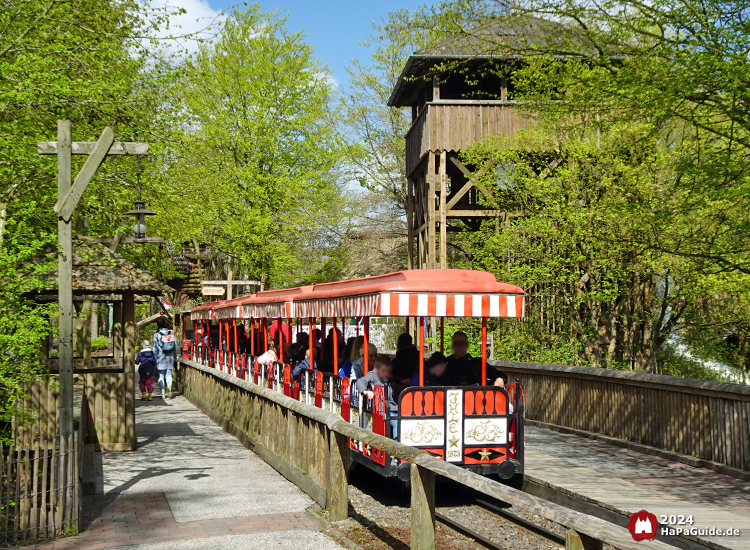 Hansa-Park Express - Zug im Bahnhof von New Lübeck