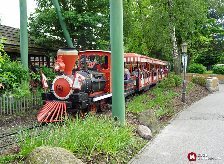 Hansa-Park Express - Vorbeifahrt Peterhof von Novgorod