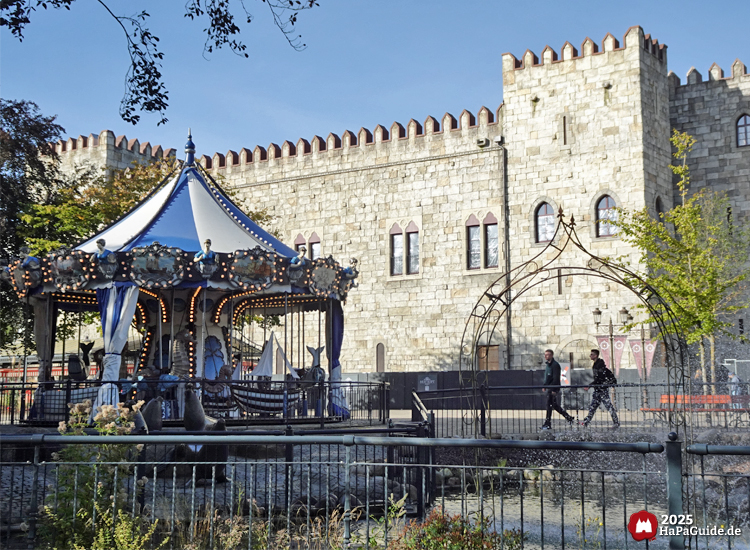 Hanse in Europa - Das Carrousel Baltique vor dem Palacio de Braga
