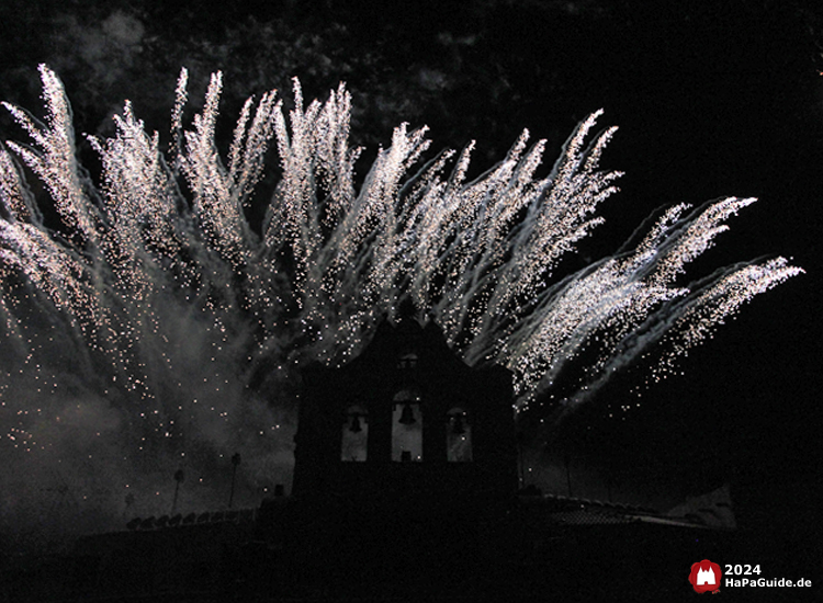 Herbstzauber am Meer - Feuerwerk glitzernde Raketen