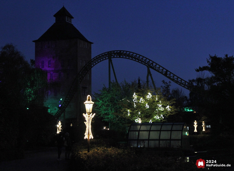 Herbstzauber am Meer - Saviour-Tower bei Dunkelheit