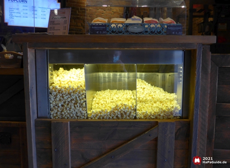 Drei Sorten Popcorn in der Theke