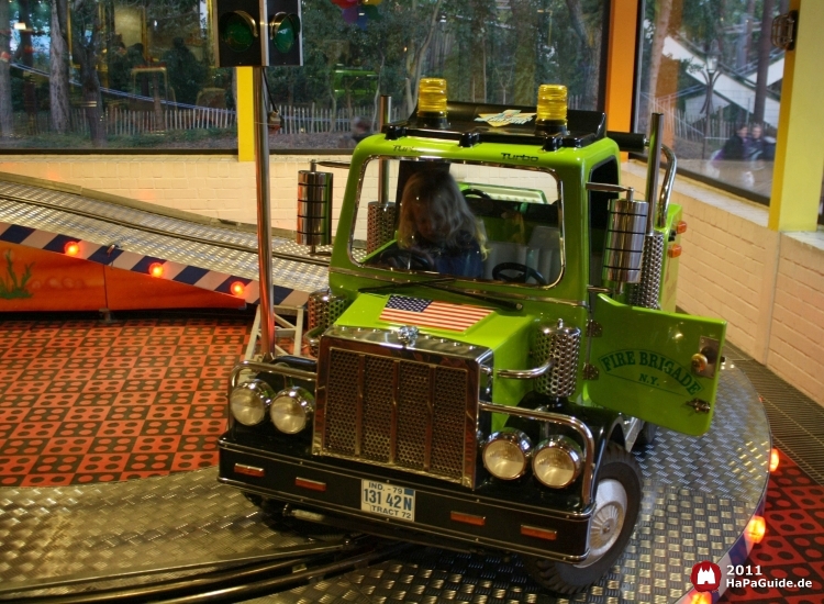 Ein grüner Truck der Fire Brigade im Kiddie-Camp