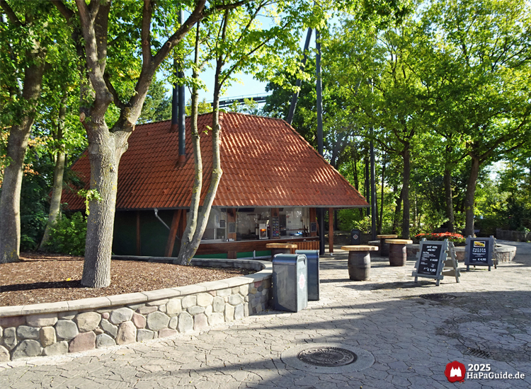 Kiosk am Hanse-Flieger - Der Imbiss mit Fasstischen