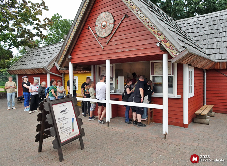 Kiosk im Wikingerland - Schlange vor dem Verkaufsfenster