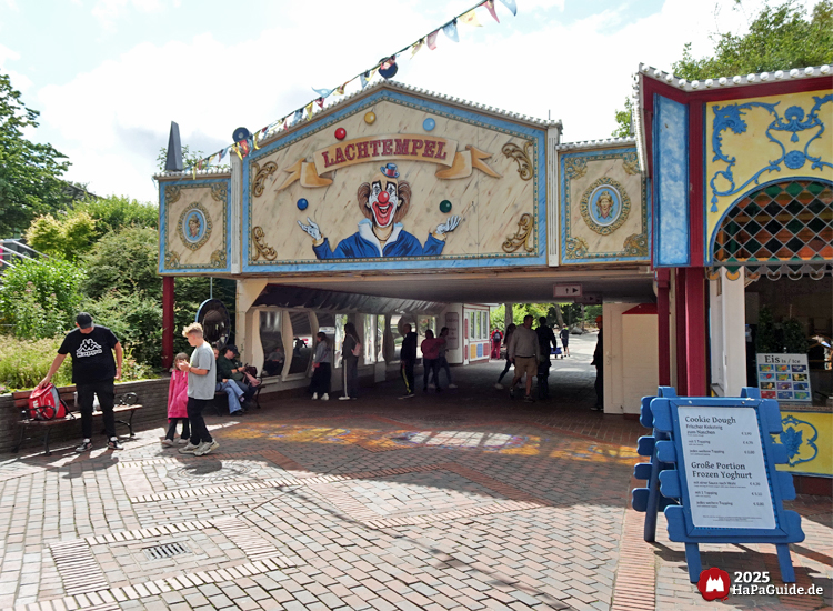Lachtempel - Der Lachtempel neben dem Kiosk kleiner Zar