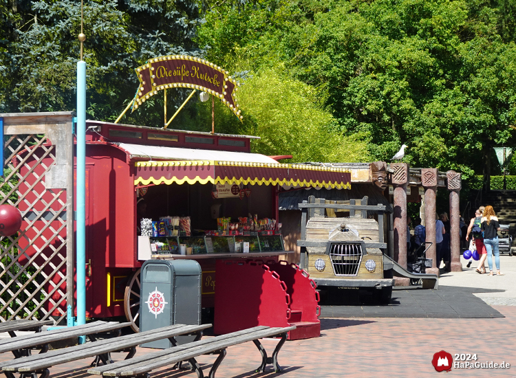 Mandelkutsche - Die Kutsche vor den Safari-Jeeps