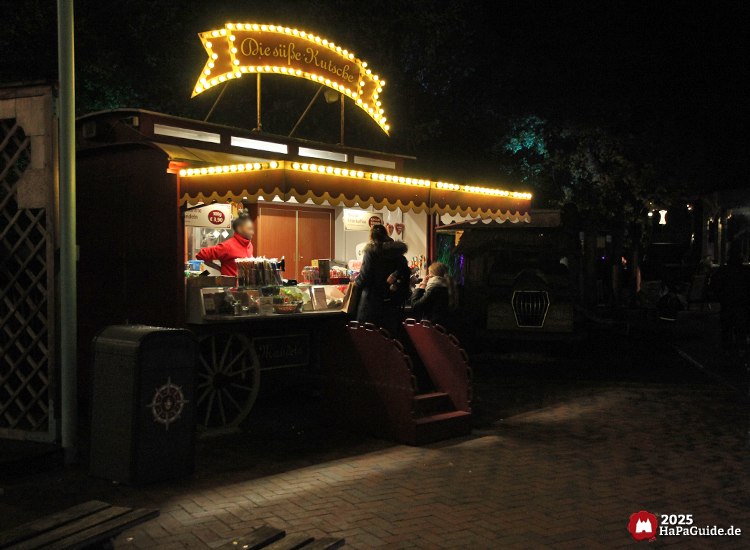 Mandelkutsche - Geöffnet und beleuchtet während des Herbstzaubers am Meer