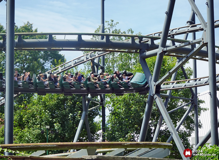 Nessie - Grüner Zug in der Helix