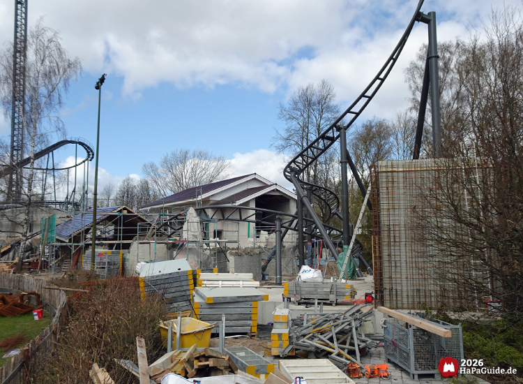 Neuheiten 2026 - Blick am Spike vorbei auf die Baustelle des Cornwall Coasters Ende März 2026