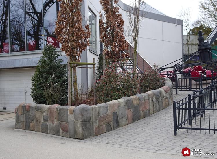 Neuheiten 2026 - Im Stil des Bezauberndes Britanniens kolorierte Felswand am Wellenreiter