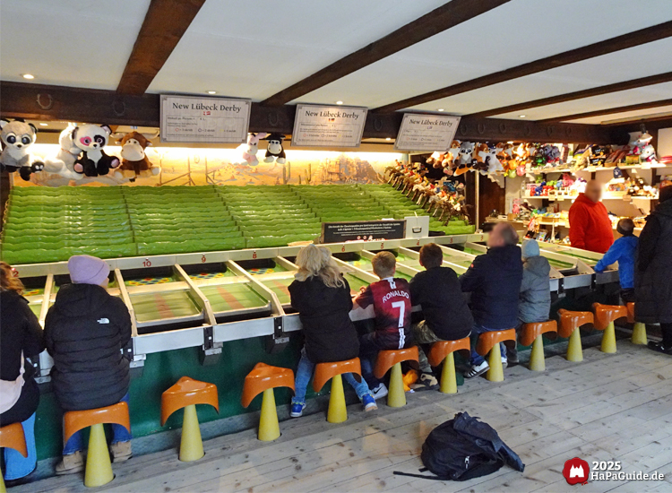 New Lübeck Derby - Spielende warten an den Bahnen