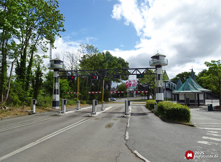 Parken - Rückseite der Parkplatzeinfahrt