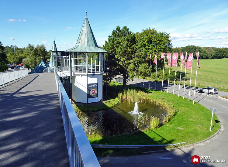 Parken - Fußgängerbrücke Richtung Großparkplatz