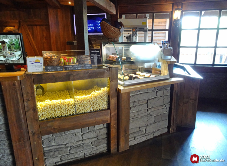 Ride-Shop Wildwasserfahrt - Theke mit Popcorn