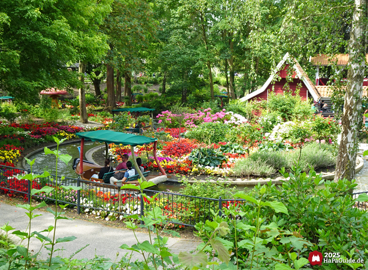 Sommerblüte - Blumenbeete entlang des Kanals der Blumenmeerbootsfahrt