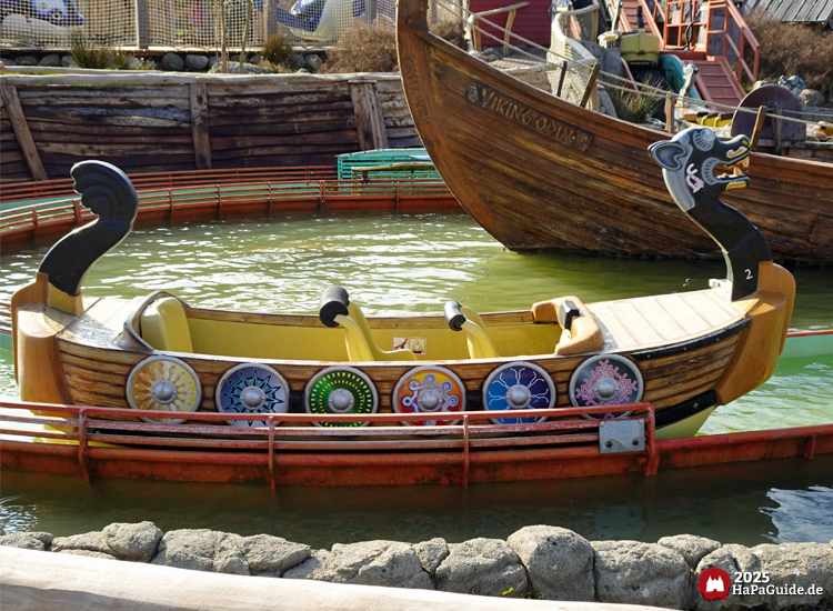 Sturmfahrt der Drachenboote - Großaufnahme Seitenansicht Boot