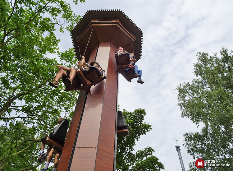 Turm vom Peterhof - Blick schräg den Turm nach oben