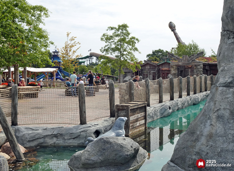 Wikingerland - Blick übers Wasser auf den zentralen Platz der Themenwelt