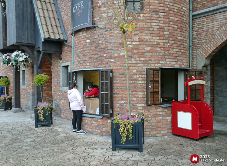 Zuckerwatte am Krantor von Danzig - Zwei geöffnete Verkaufsfenster